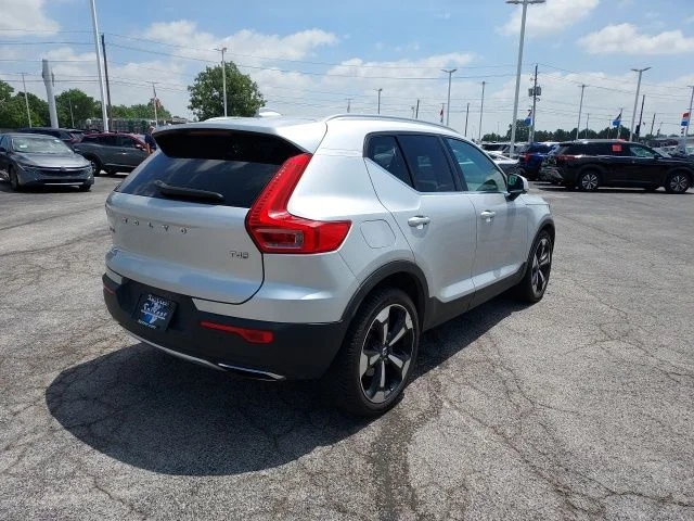 Used 2019 Silver Volvo T4 Inscription image 4