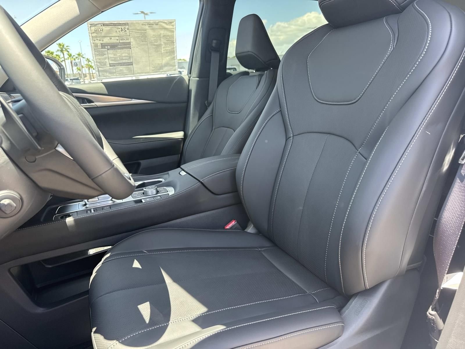 New 2027 RADIANT WHITE INFINITI Luxe FWD image 12