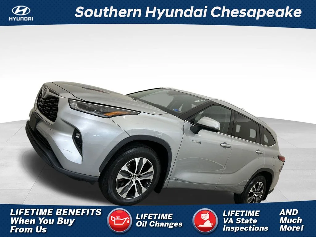 Used 2021 Silver Toyota XLE image 1
