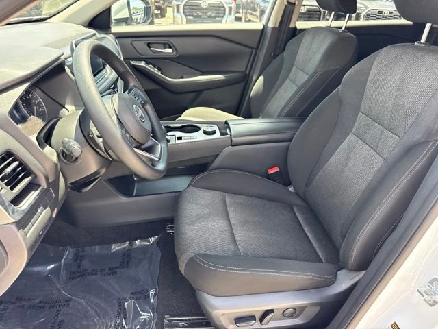 2024 Nissan Rogue SV - Photo 11