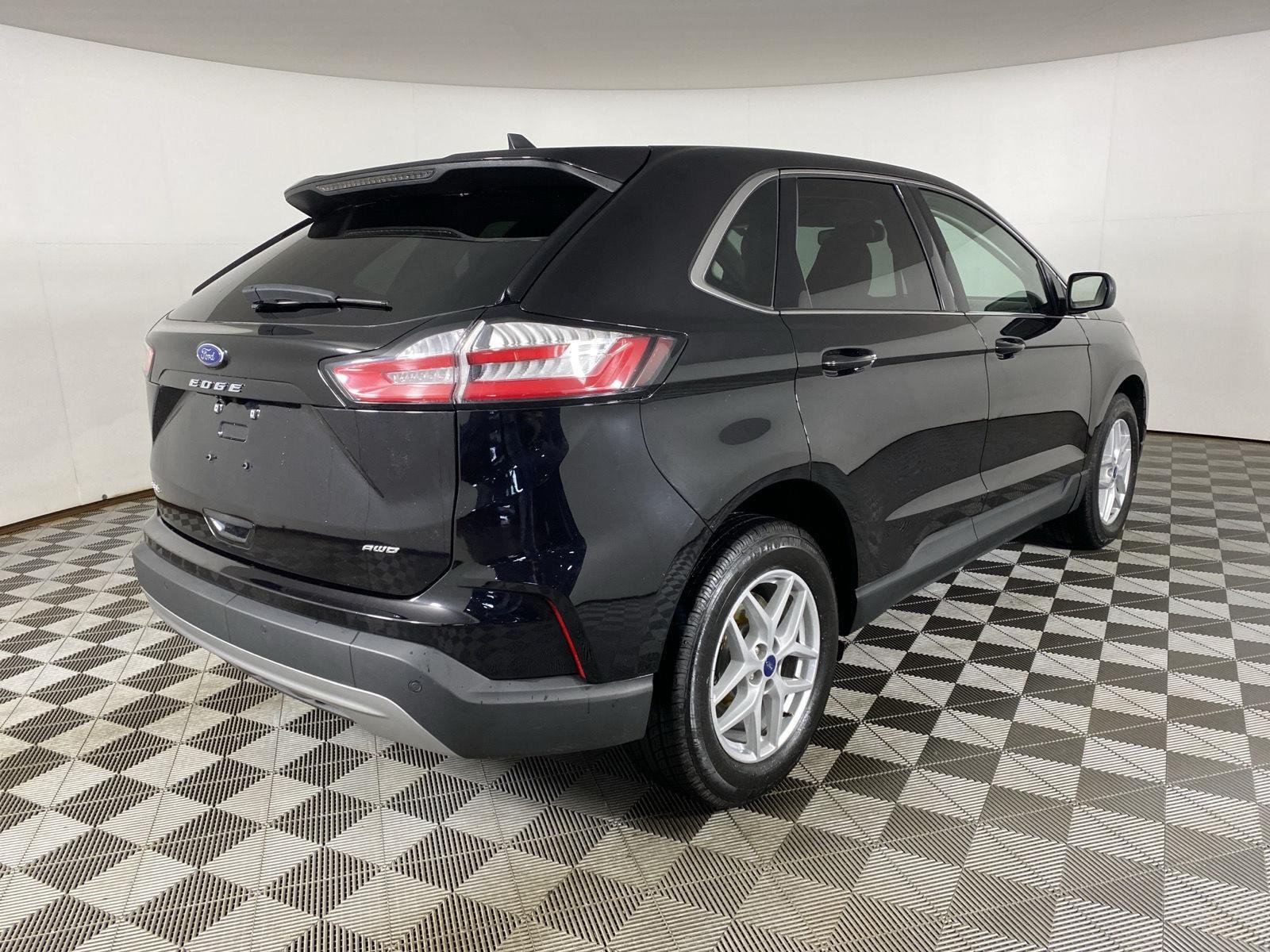 Used 2022 Agate Black Ford SEL image 10