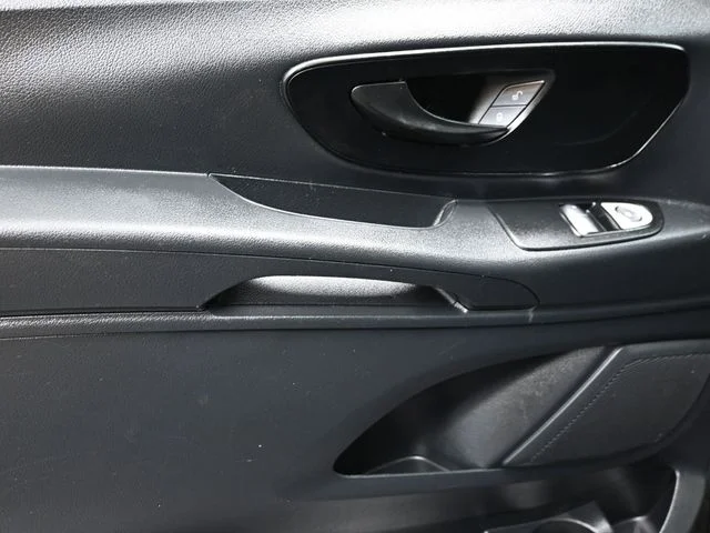 Used 2020 Black Mercedes-Benz Passenger image 10