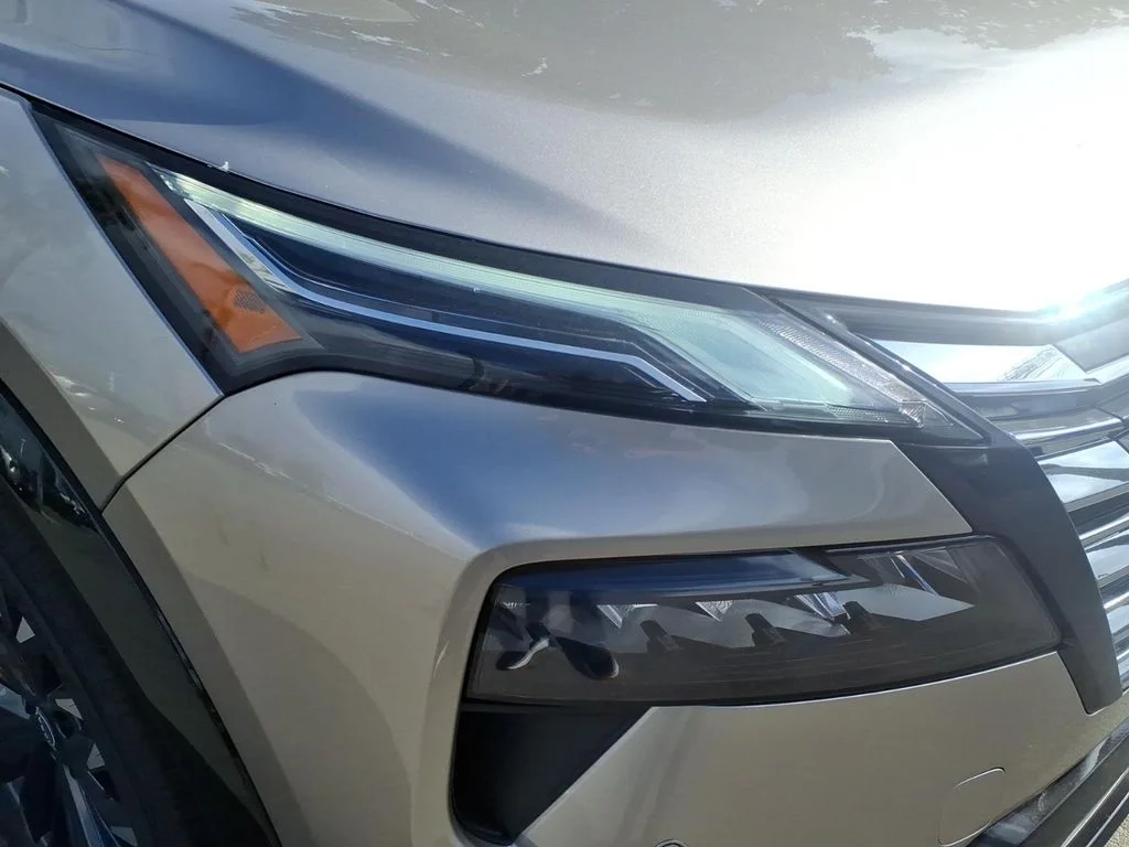 New 2026 Champagne Silver Metallic Nissan Platinum image 4