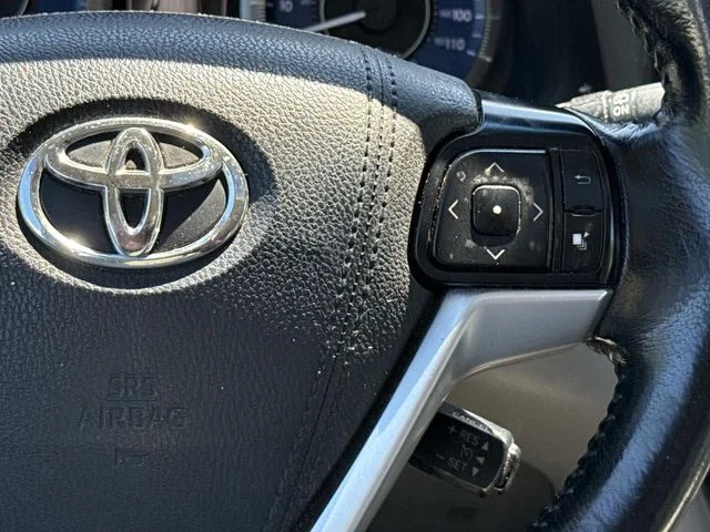 Used 2015 Gray Toyota XLE image 22