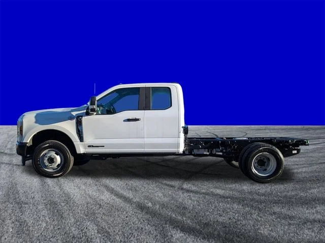 2026 Ford F-350 Super Duty Chassis Cab XL - Photo 7