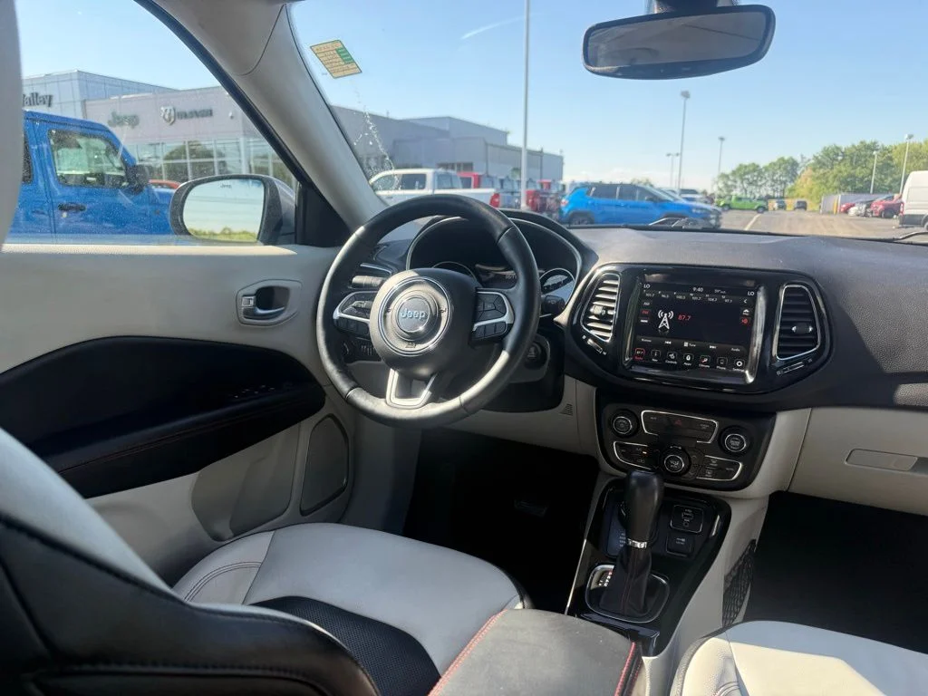 Used 2018 Silver Jeep Limited image 44