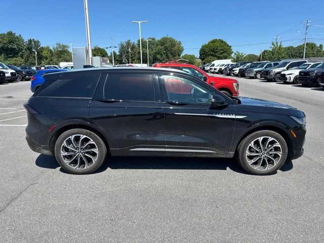 Used 2024 Black Lincoln Reserve image 3