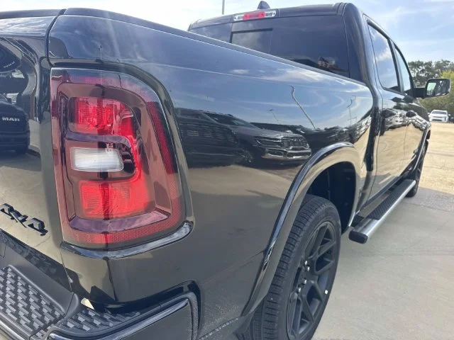 New 2027 Diamond Black Crystal Pearl-Coat Exterior Paint RAM Laramie image 23