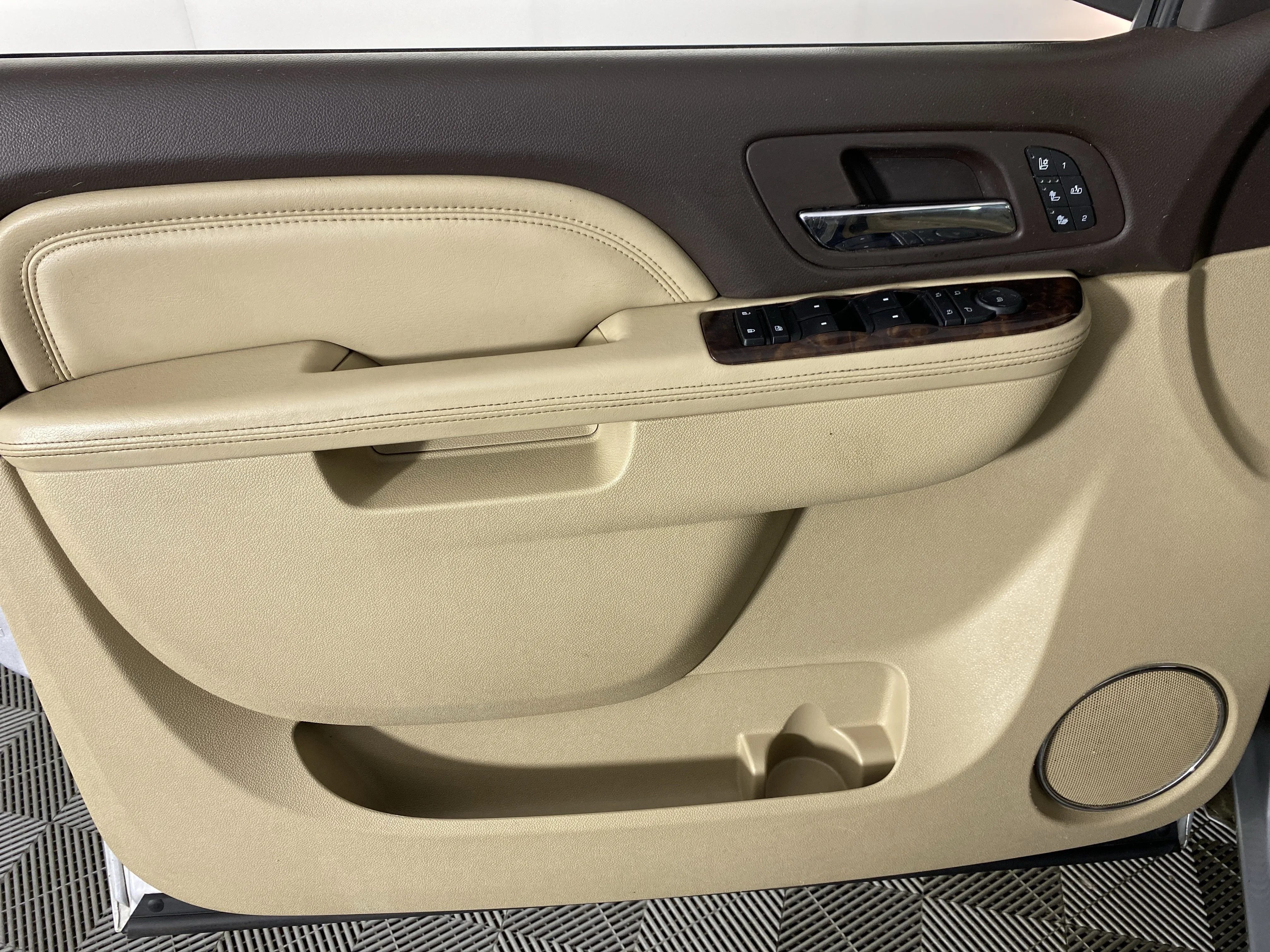 Used 2013 Quicksilver Metallic GMC  image 12