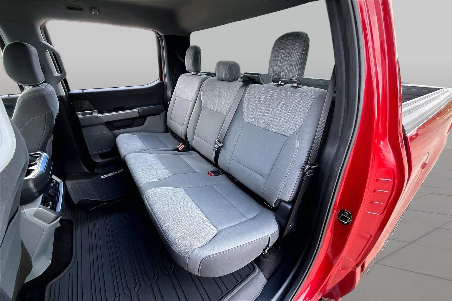 Used 2021 Rapid Red Metallic Tinted Clearcoat Ford XLT image 19