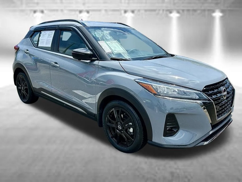 Used 2024 Boulder Gray Metallic Nissan SR image 3