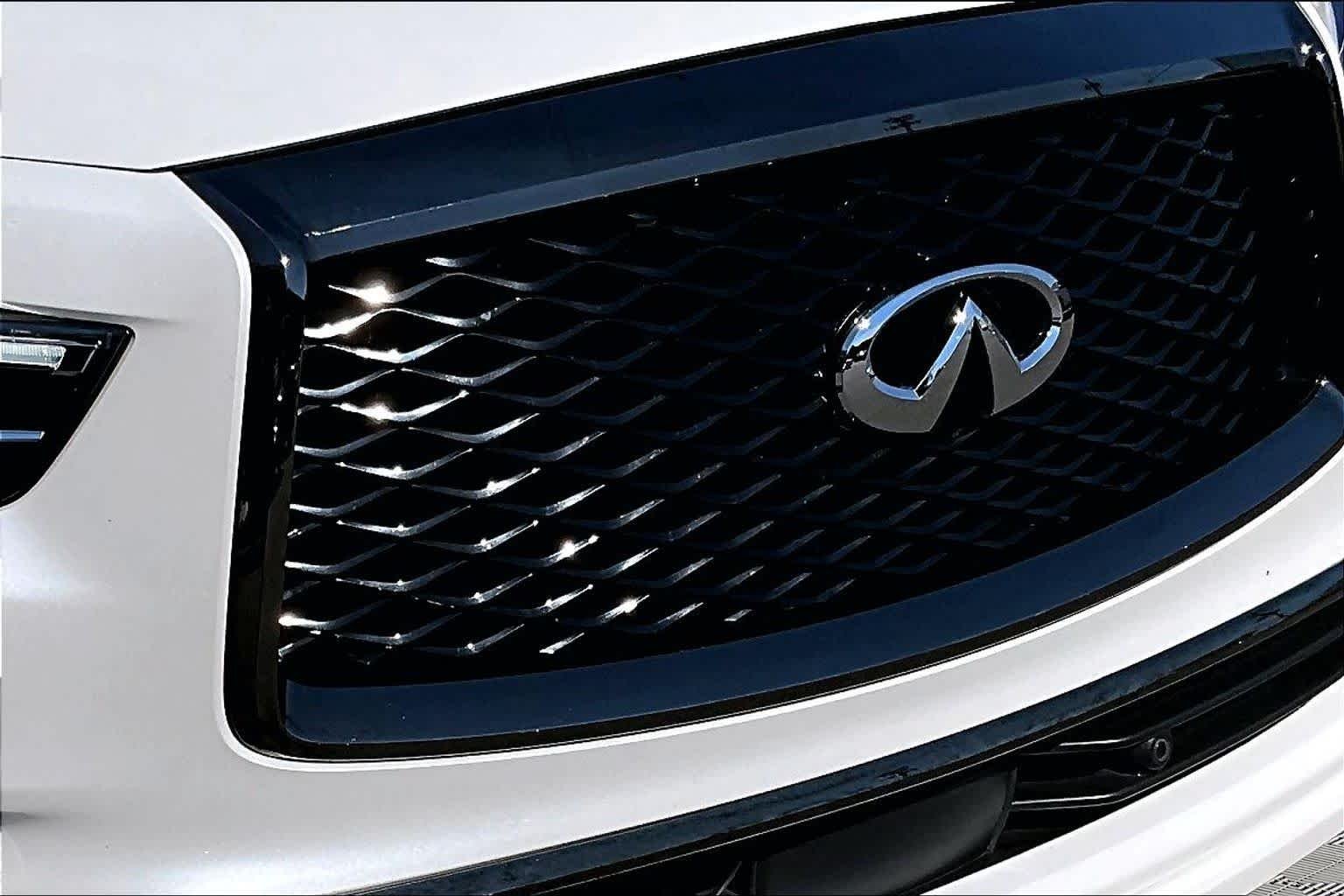 Used 2021 Moonstone White INFINITI PREMIUM SELECT image 29
