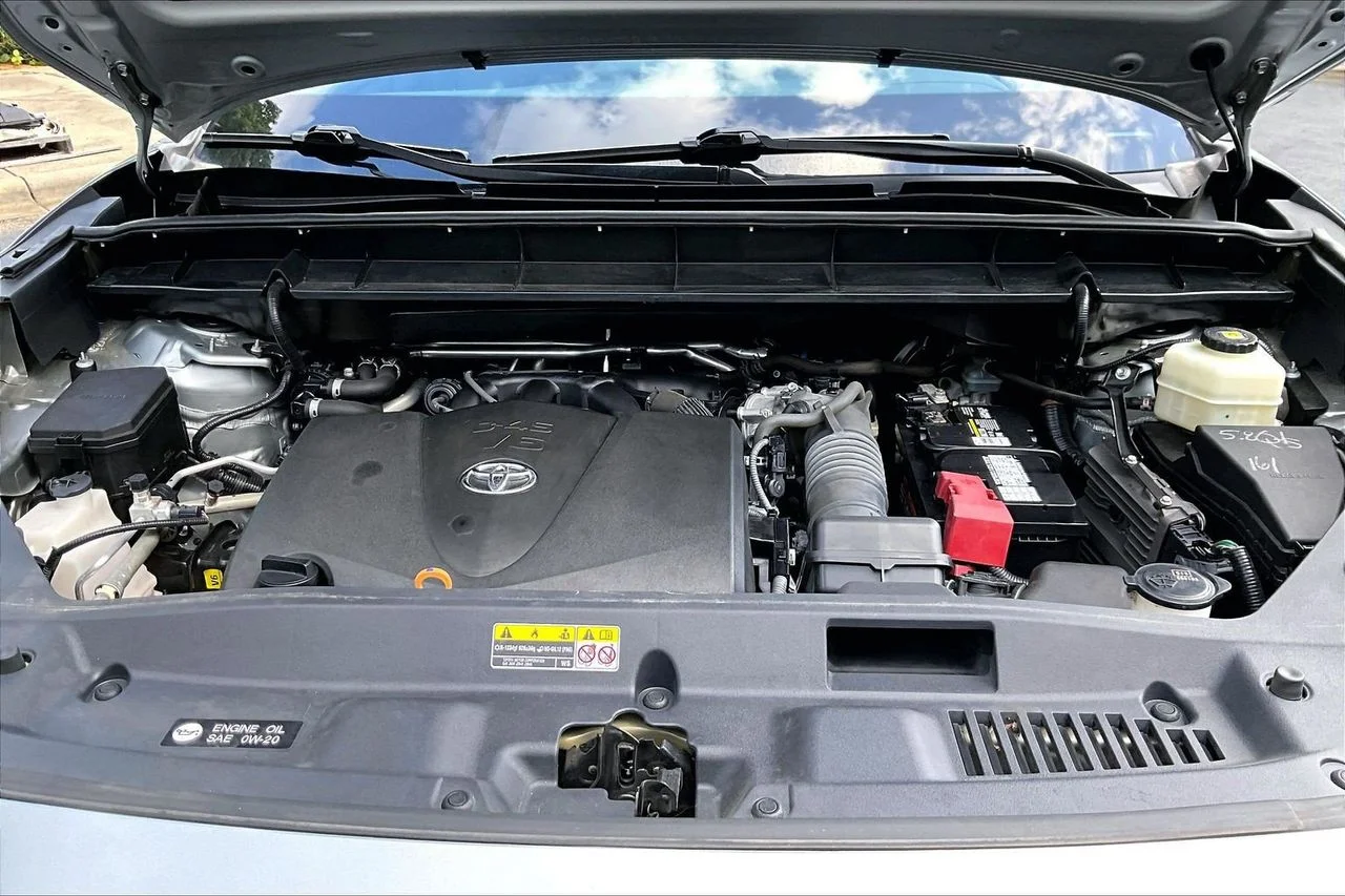 Certified Used 2021 Silver Toyota XLE image 36