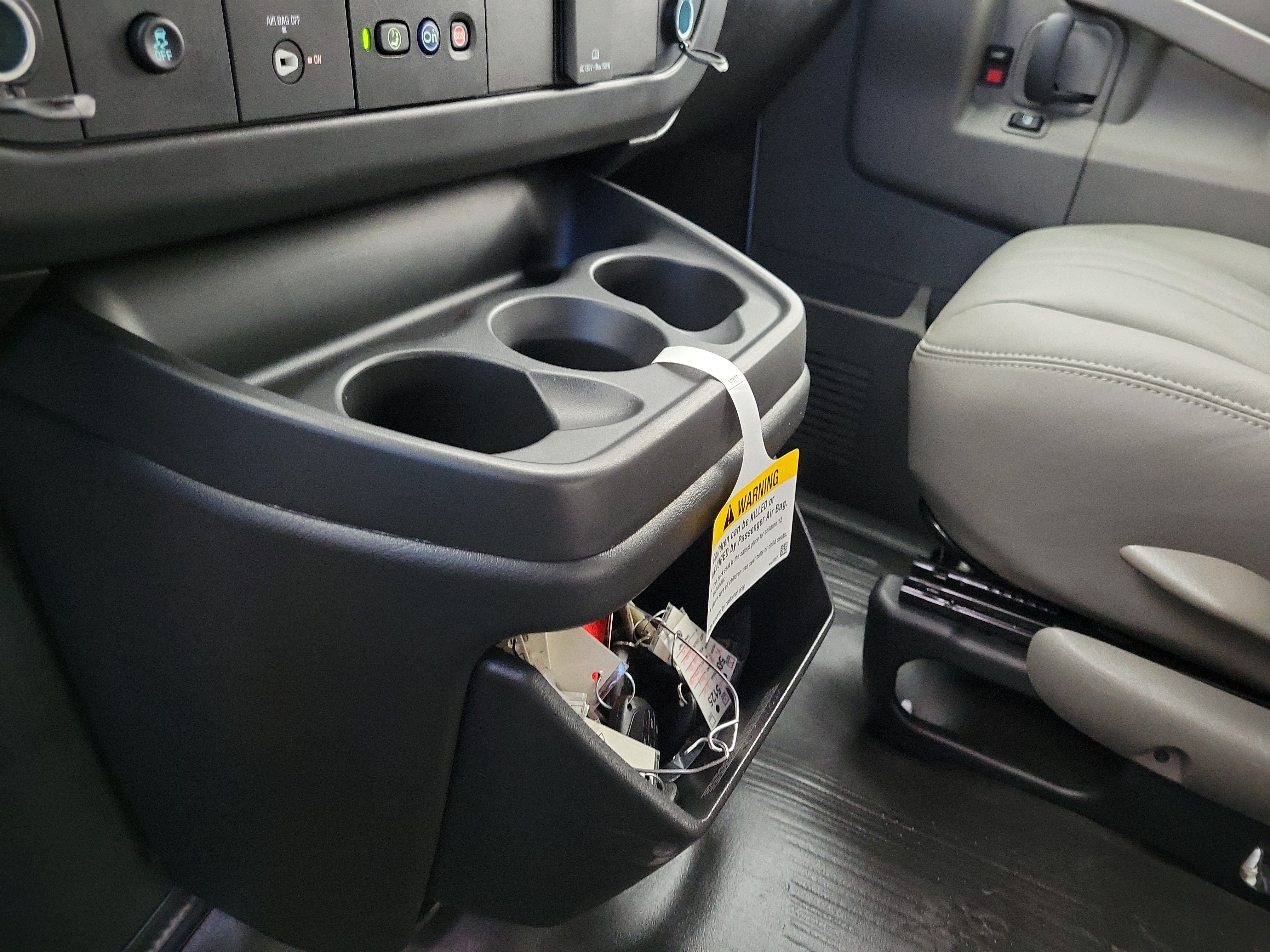 2025 Chevrolet Express Cargo Work Van - Photo 29