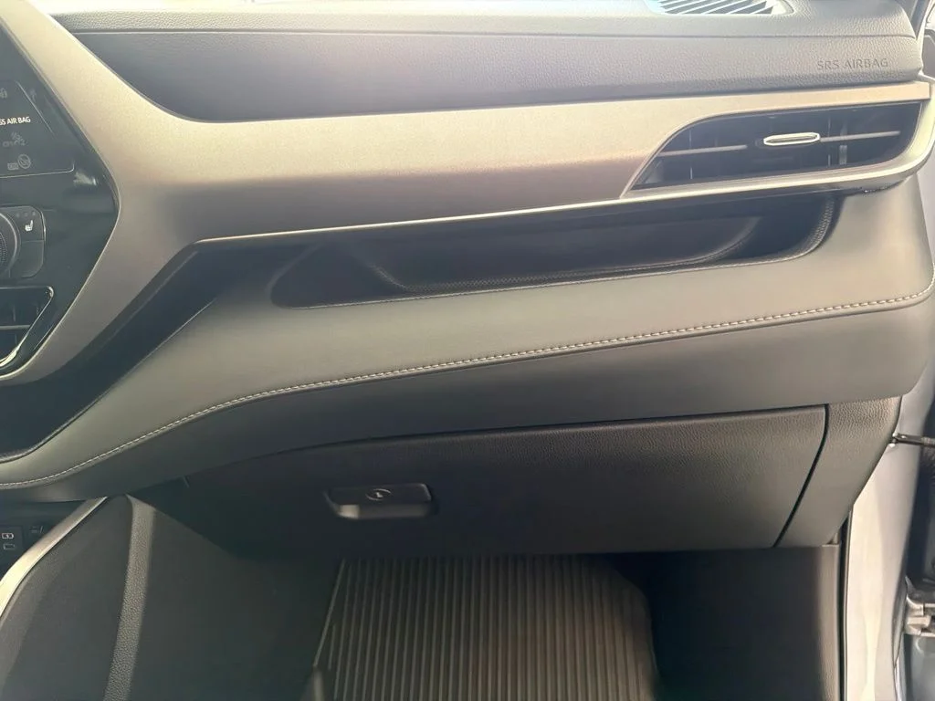 Used 2022 Moon Dust Toyota XLE image 40