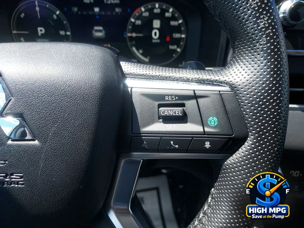 Used 2024 Silver Mitsubishi SE image 12