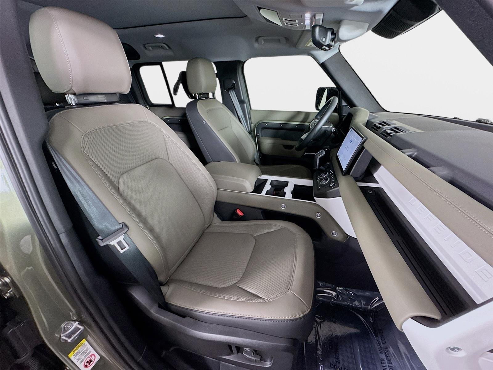 Used 2025 Pangea Green Metallic Land Rover S image 30