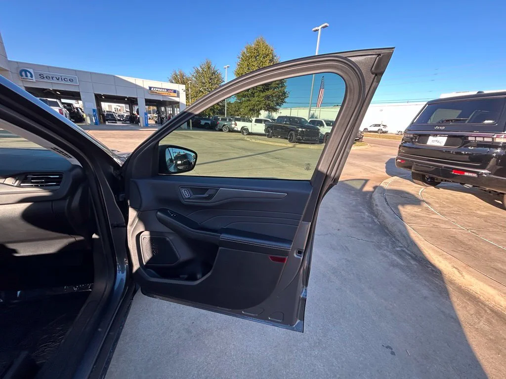Used 2024 Gray Ford Active image 9