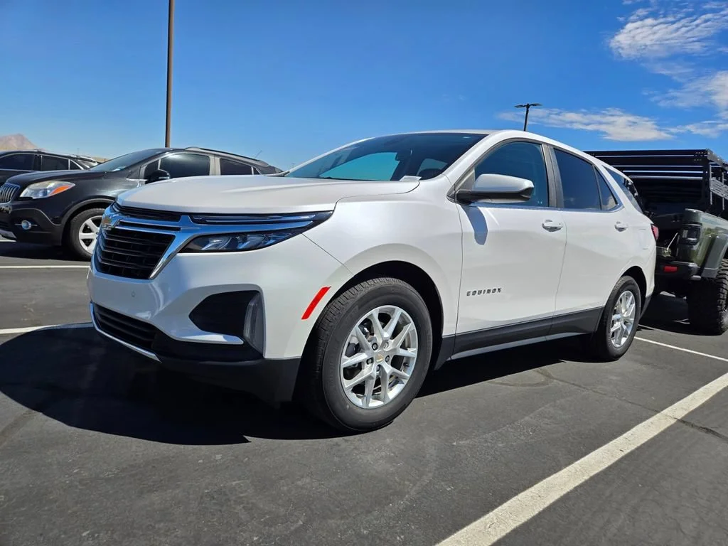 Used 2022 IRIDESCENT PEARL TRICOAT Chevrolet LT image 2