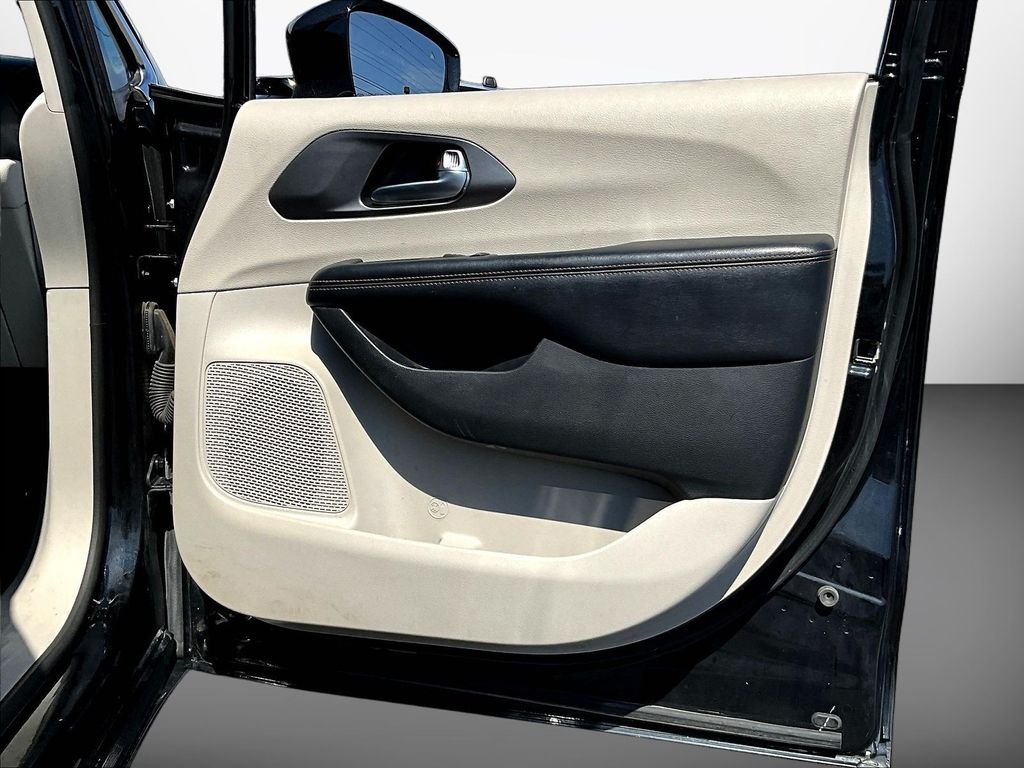 Used 2020 Black Chrysler Touring L image 31