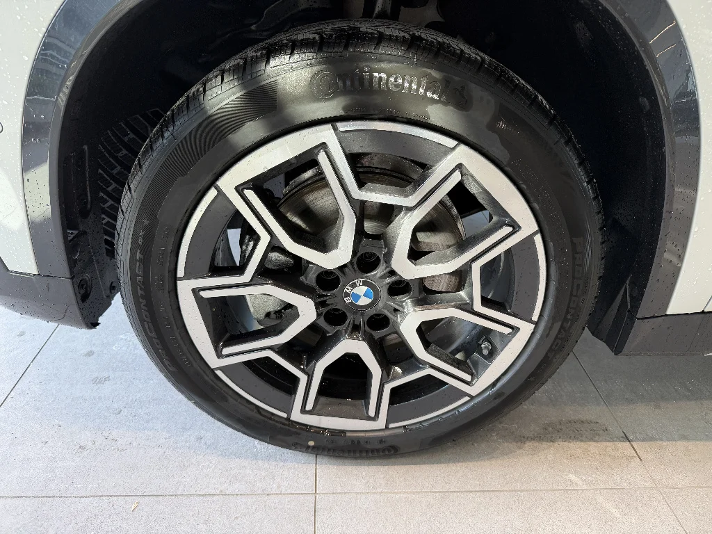 New 2026 Mineral White Metallic BMW xDrive28i image 8