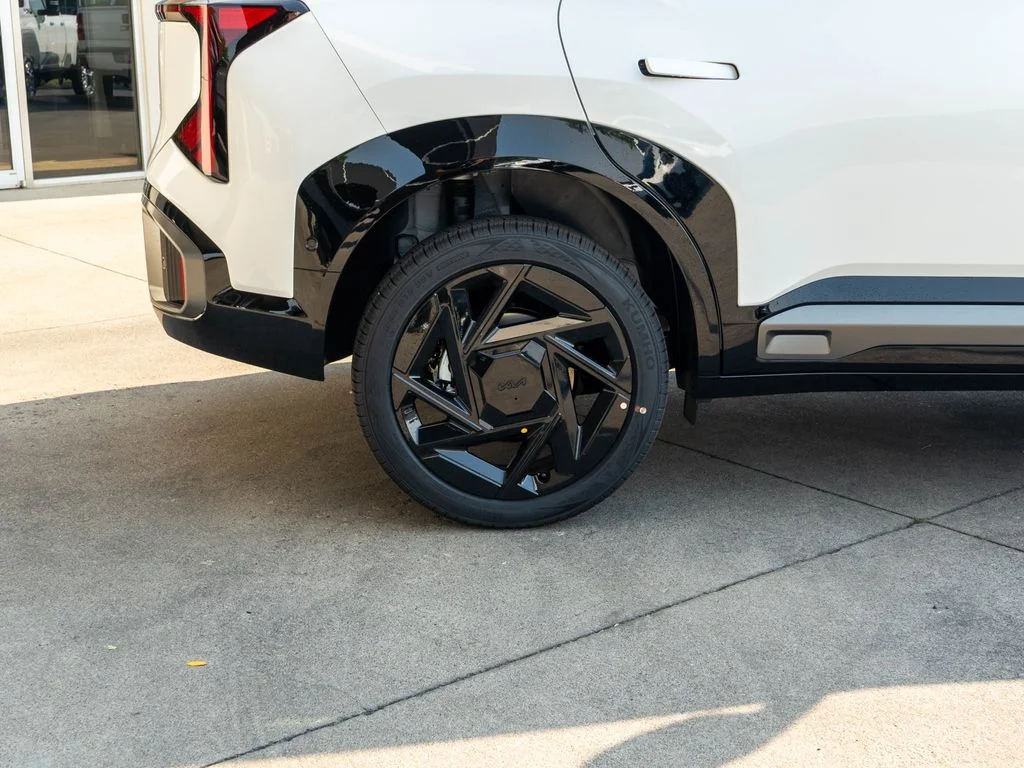 New 2027 Snow White Pearl Kia X-Line SX image 35