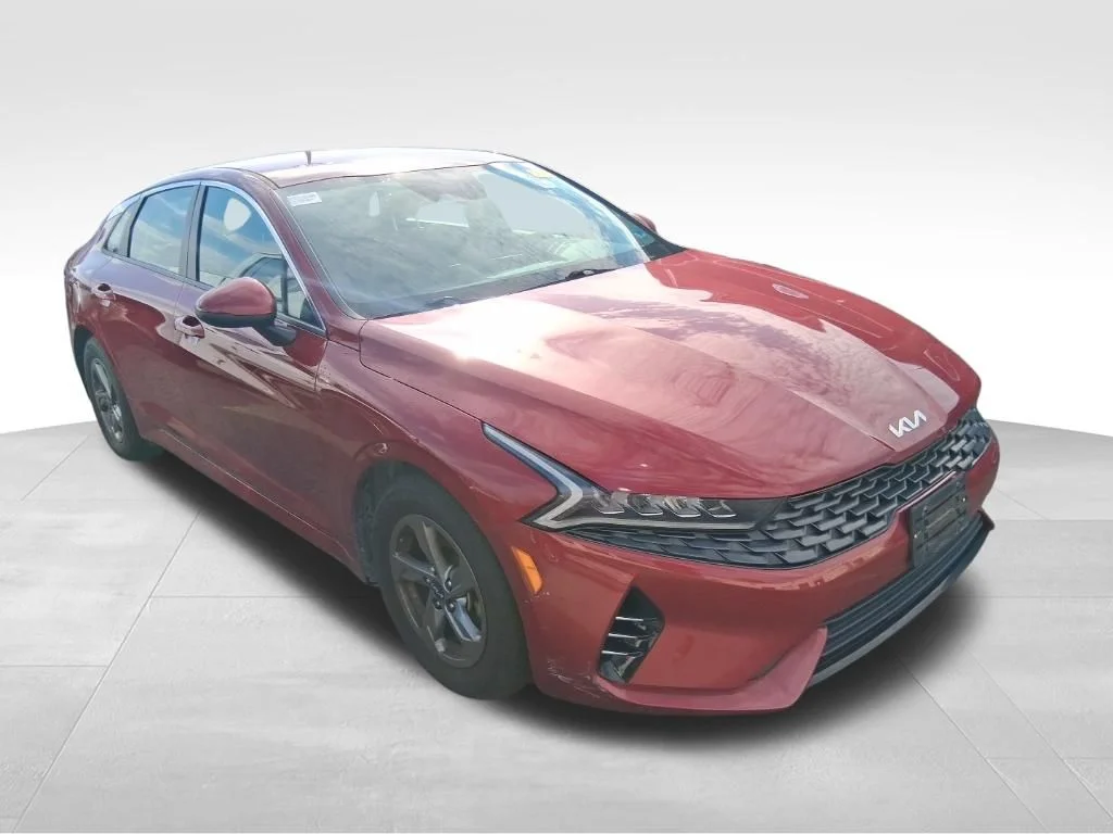 Used 2023 Red Kia LXS image 3