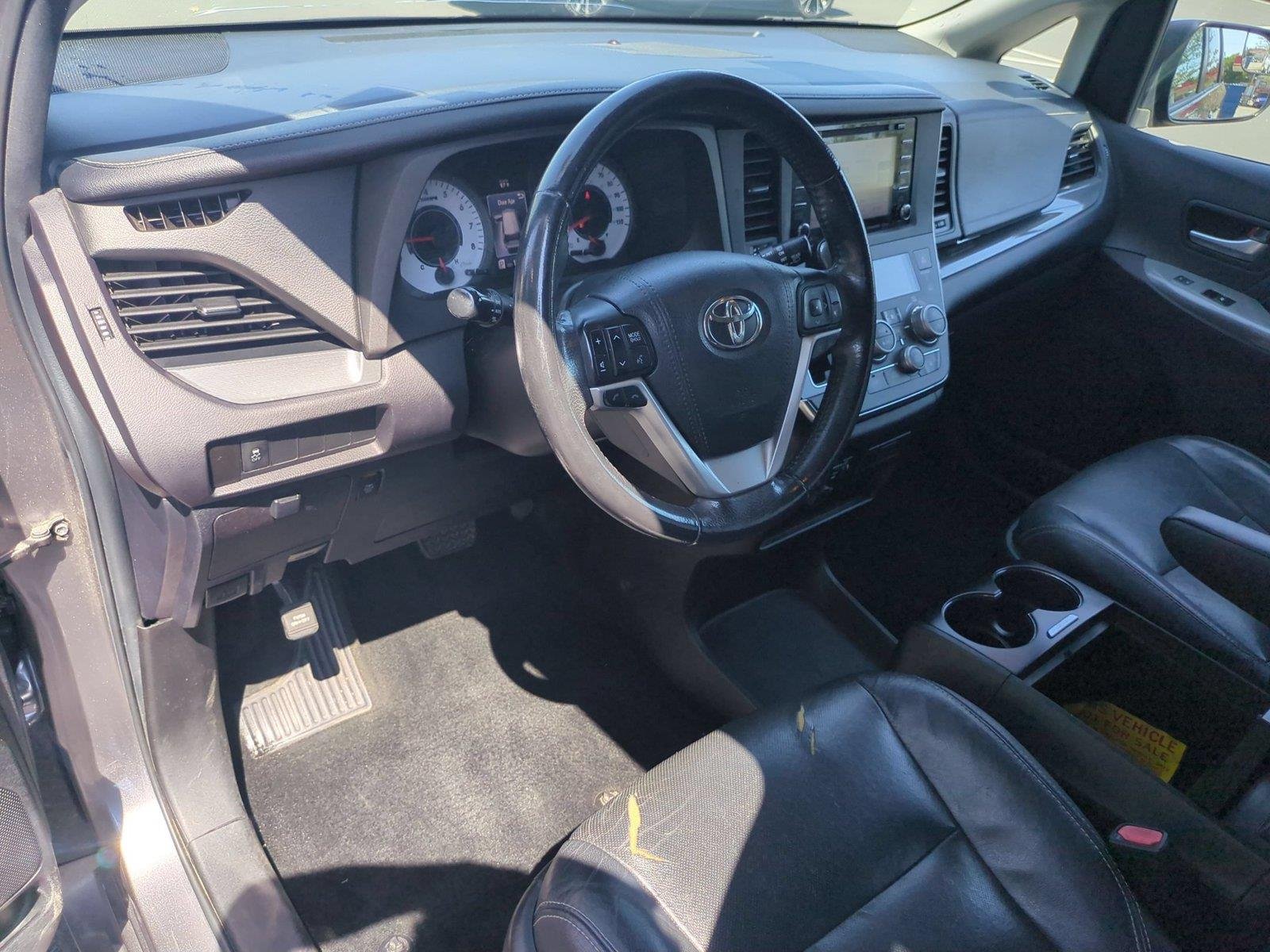 Used 2018  Toyota SE image 19