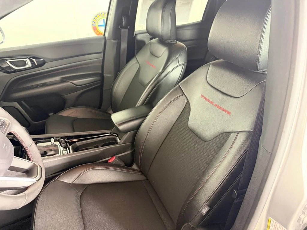 Used 2025 Silver Zynith Jeep Trailhawk image 9