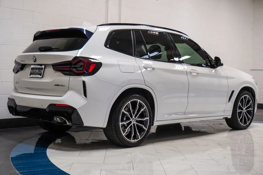 Used 2022 White BMW xDrive30i image 32