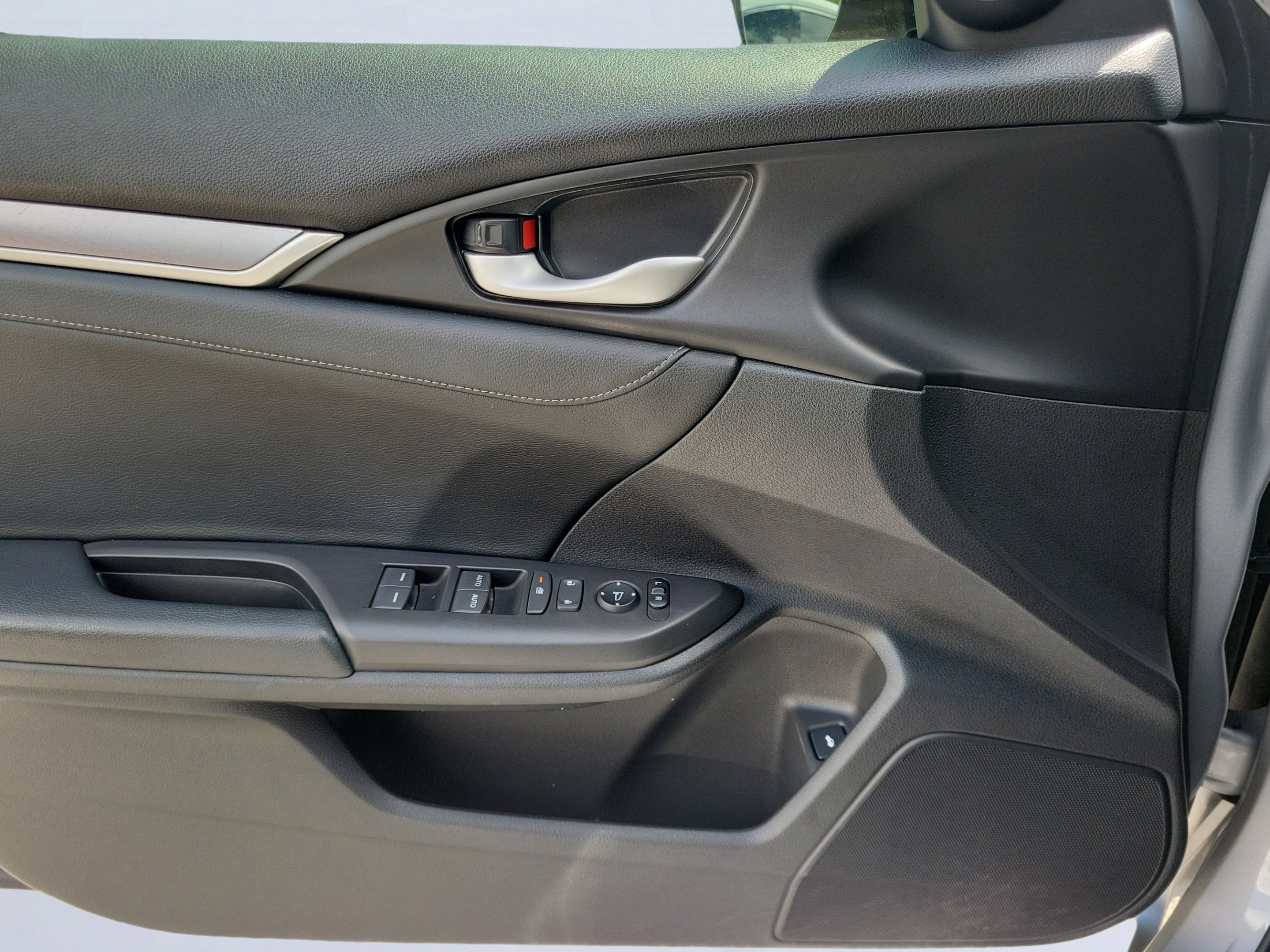Used 2018 Silver Metallic Honda EX-L image 24