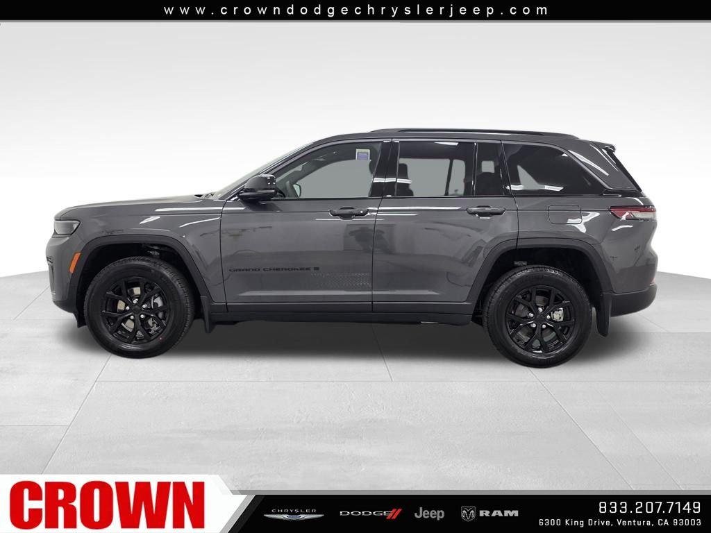 New 2026 Baltic Gray Metallic Clearcoat Jeep Laredo image 8