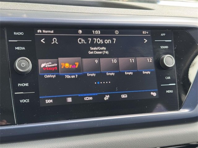 2022 Volkswagen Taos SE photo 3