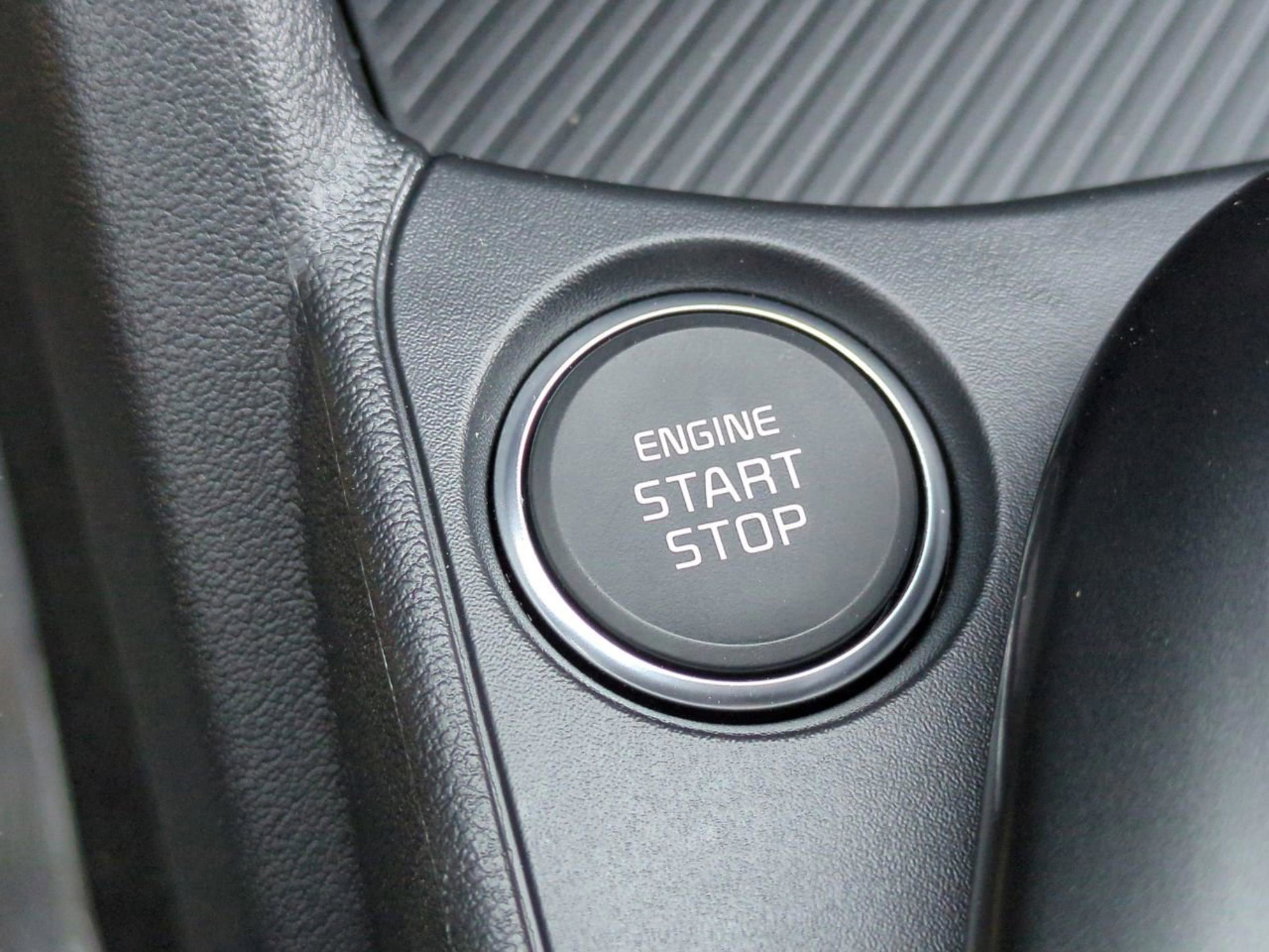 New 2026 Snow White Pearl Kia LX image 25