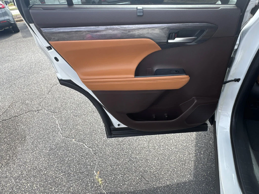 Used 2020 White Toyota Platinum image 22