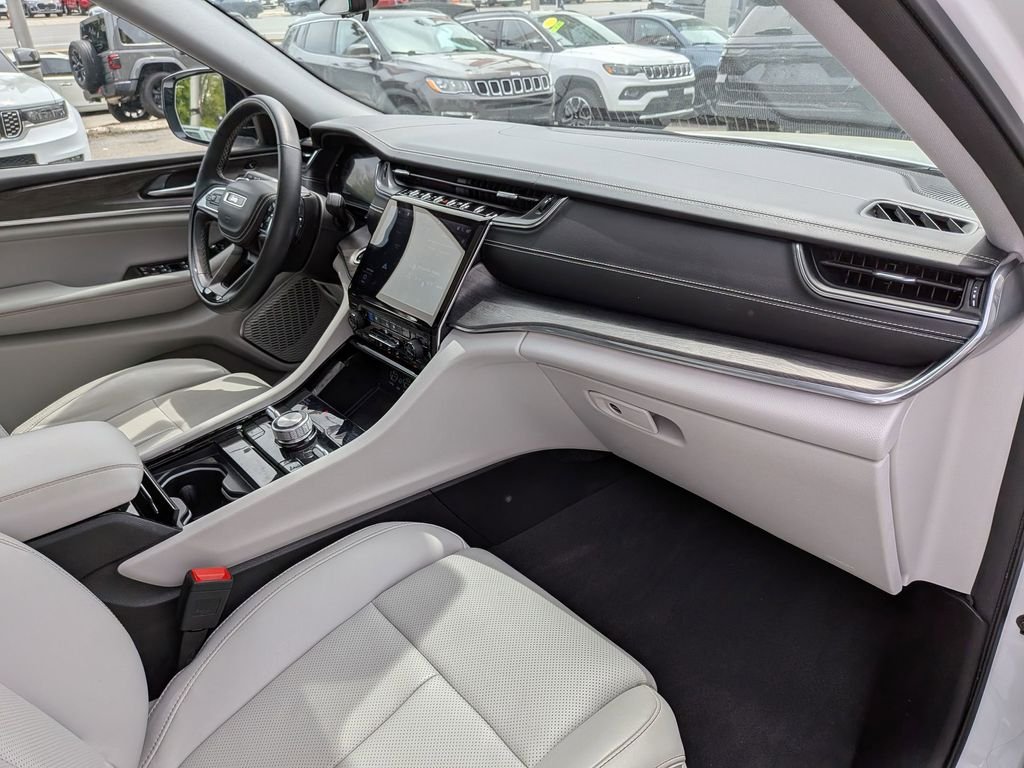 Used 2023 White Jeep Overland image 33