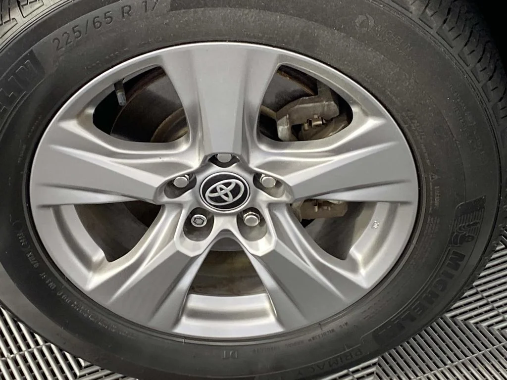 Used 2023 White Toyota XLE image 30