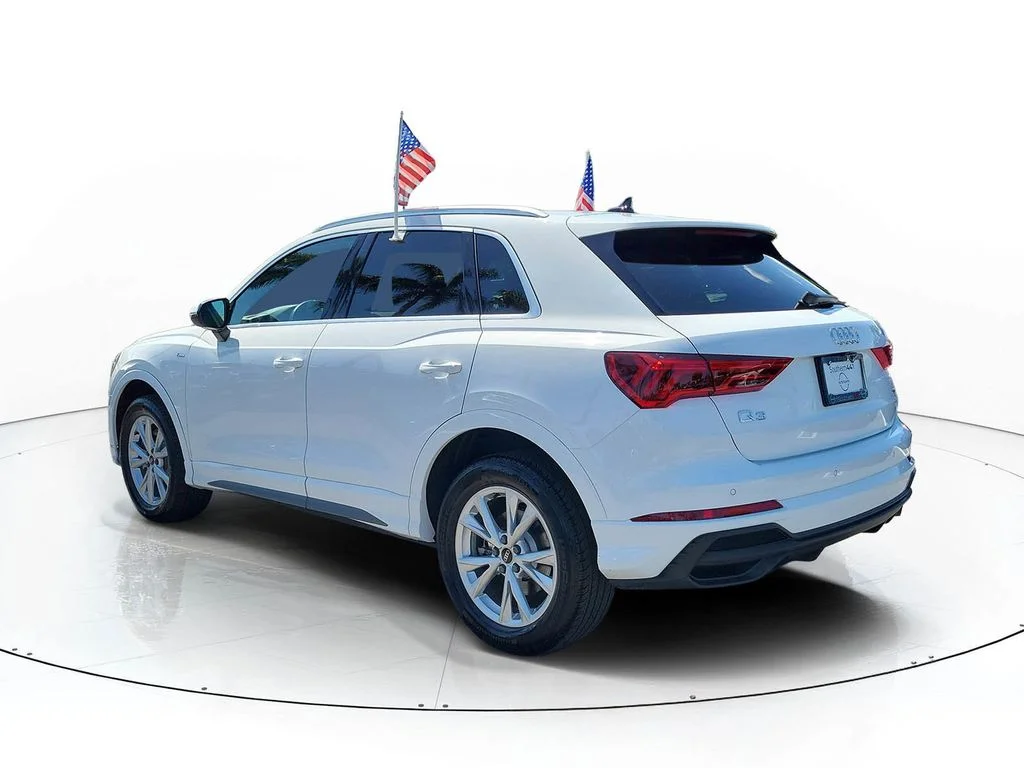 Used 2025  Audi Premium image 5