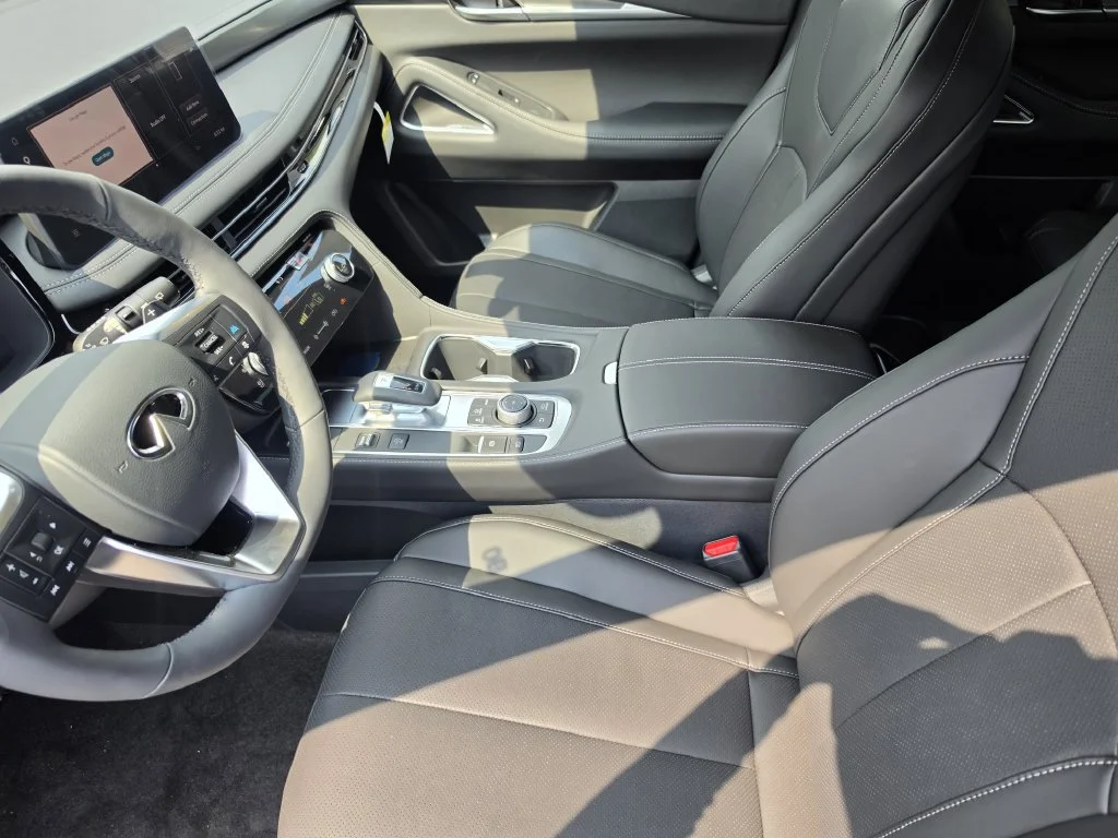 New 2027 RADIANT WHITE INFINITI Sport AWD image 19