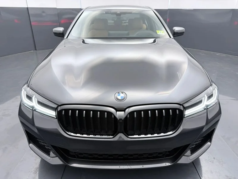 Used 2022  BMW 540i xDrive Sedan 4D image 3