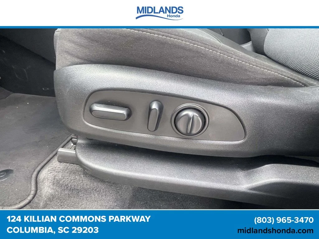 Used 2020 Pearl Chevrolet LT image 16