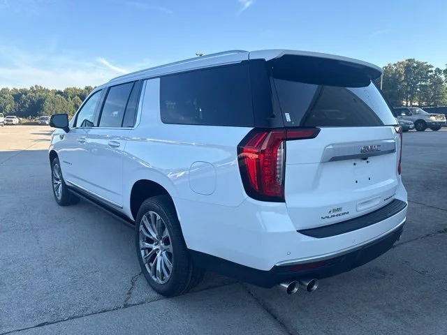 Used 2023 White GMC Denali image 3
