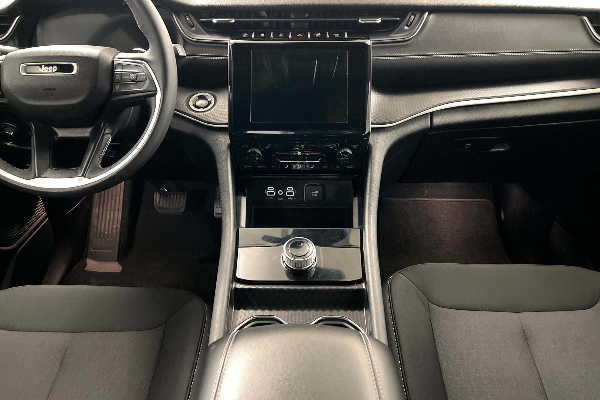 Used 2025 Diamond Black Crystal Pearlcoat Jeep Laredo X image 14