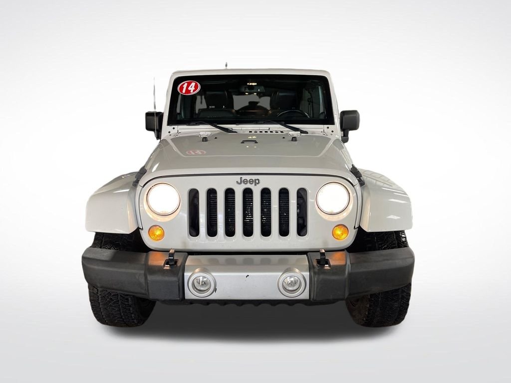 Used 2014 White Jeep Unlimited Sahara image 11