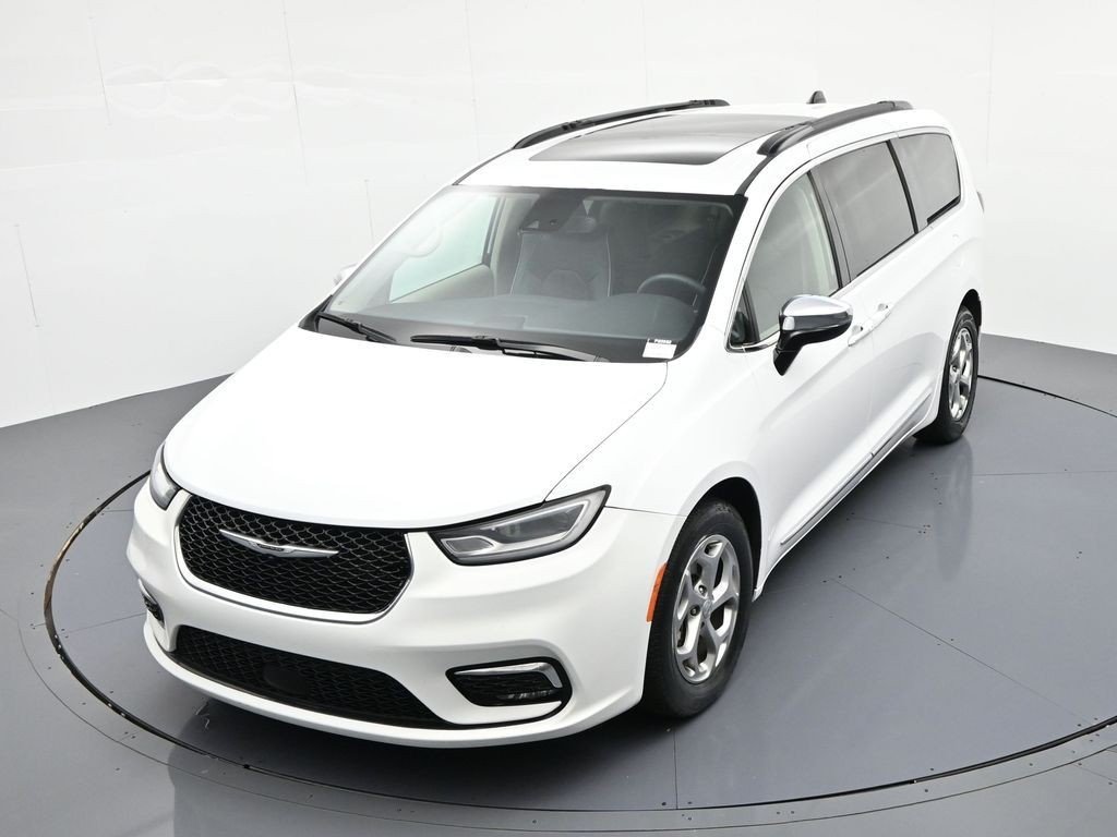 Used 2023 Bright White Clearcoat Chrysler Limited FWD image 16