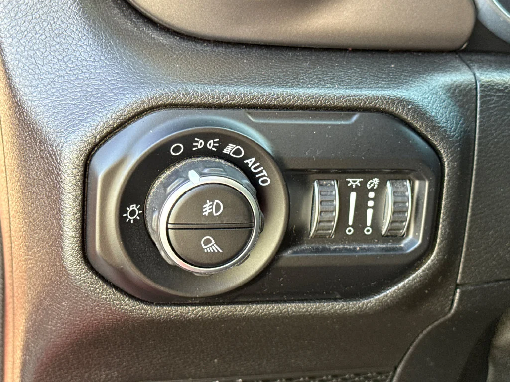 Used 2020 Red Jeep Sport image 24