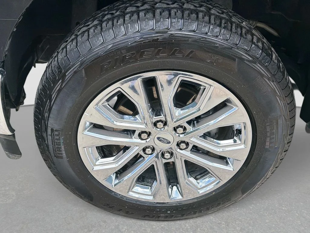 Used 2025 Agate Black Metallic Ford XLT image 12