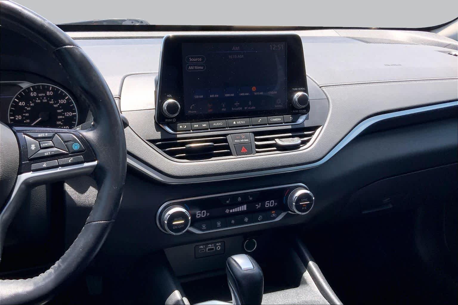 Used 2019 Super Black Nissan 2.5 SV image 7