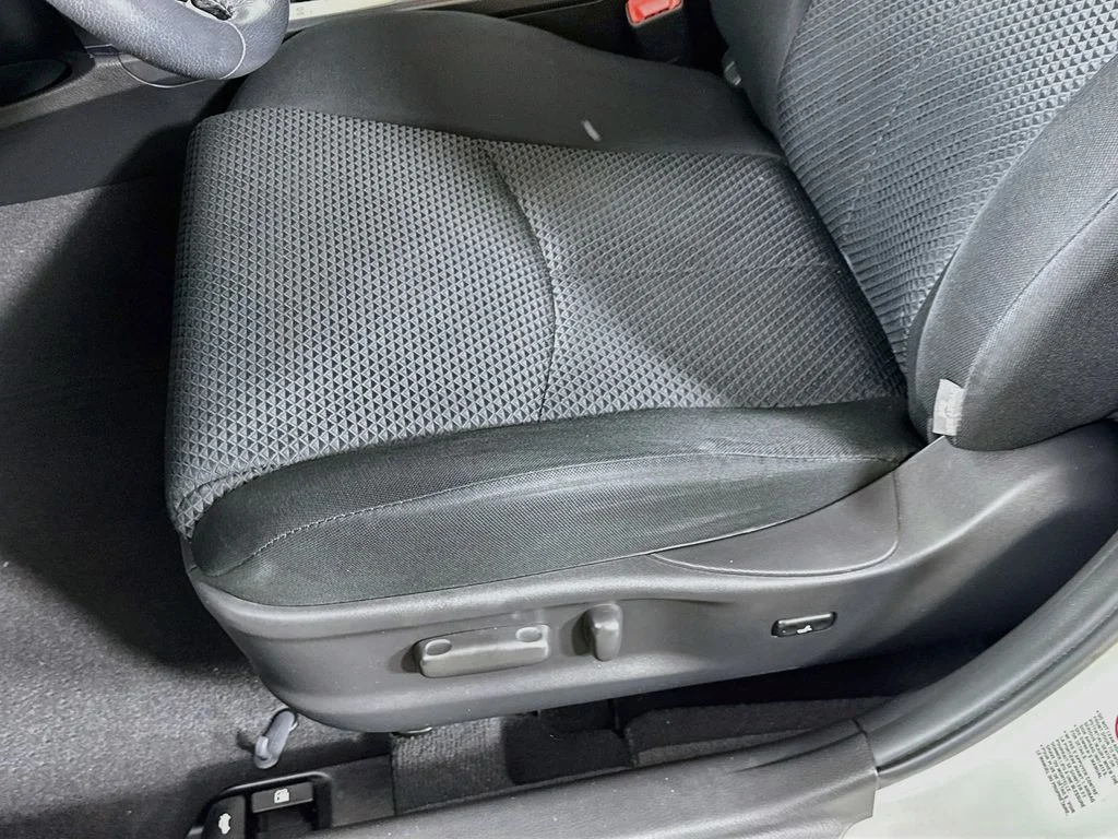 Used 2010 White Toyota LE image 21