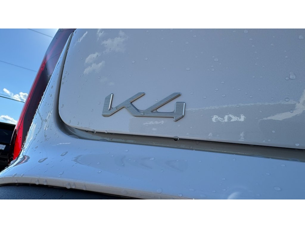 New 2026 Snow White Pearl Kia LX image 6